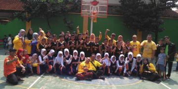Kemeriahan Warna Hijau Diantara Merah dalam Lomba Bola Basket Tingkat SD/MI di Jepara