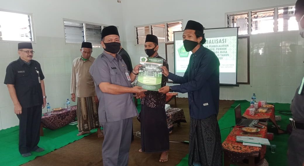 Kemenag Jepara Serahkan Bantuan Covid-19 Kepada 84 Pondok Pesantren