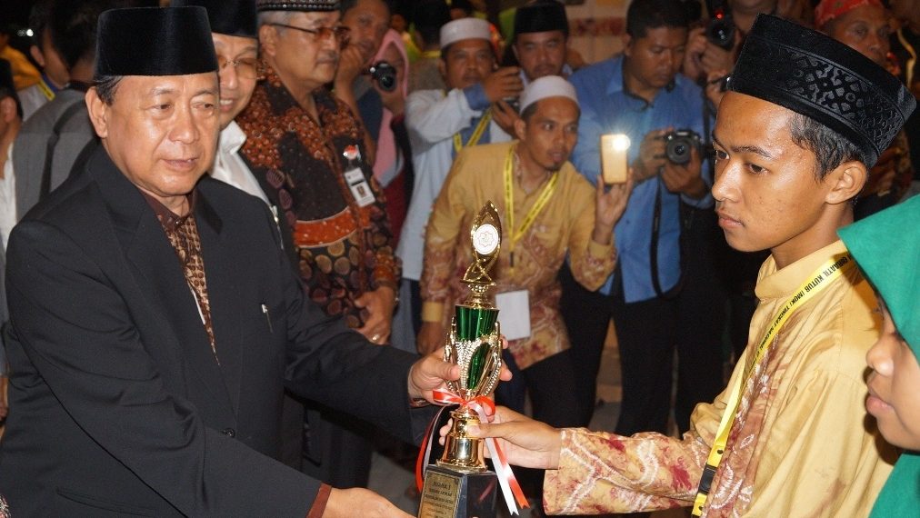 Pengasuh Pesantren Balekambang, Santri Wajib Cinta Tanah Air