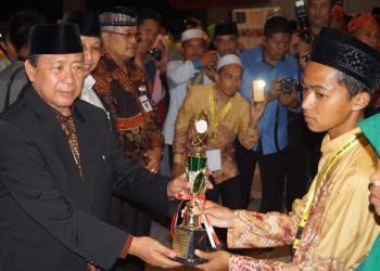 Pengasuh Pesantren Balekambang, Santri Wajib Cinta Tanah Air