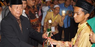 Pengasuh Pesantren Balekambang, Santri Wajib Cinta Tanah Air