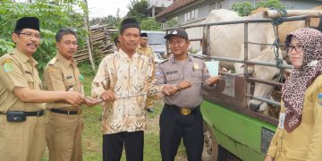 UPZ Salurkan Zakat Produktif di Pakis Aji