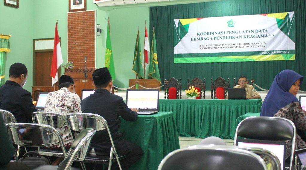 Percepat Sinkronisasi dan Validasi Emis, Seksi Pontren Kumpulkan Operator