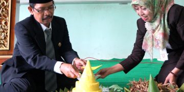 Potong Tumpeng Tasyakuran HAB ke 72 Kemenag Jepara