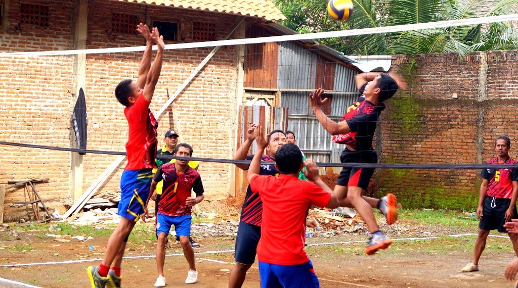 Penuh Semangat, Guru Madrasah  Ikuti Lomba HAB ke-72 di MTsN Bawu
