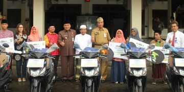 Bupati Hadiahi Juara 1 MQK Asal Jepara Dengan Sepeda Motor