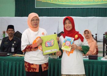 Dihadapan 150 Ibu-Ibu Dharma Wanita, Ibu Kakanwil Sosialisasikan SPAK