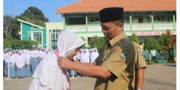 Penyerahan Medali Juara Panjat Dinding Pantura II