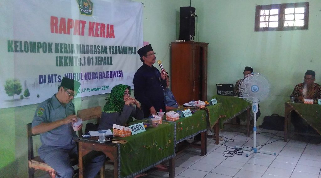 Disiplin Adalah Tanda Ikhlasnya Seorang Guru