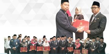 PENYERAHAN PENGHARGAAN SATYALENCANA KARYA SATYA KEPADA 17 ASN DI LINGKUNGAN KEMENAG KAB. JEPARA