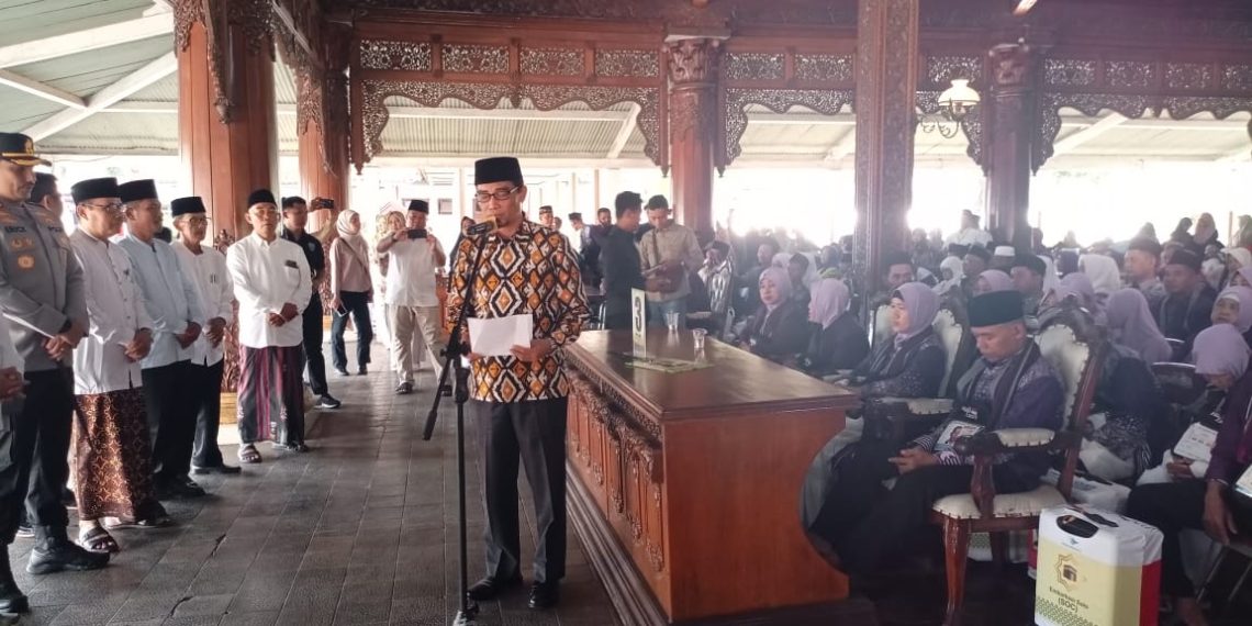 Sinergi Kemenag dan Pemkab Jepara : Jamaah Calon Haji Jepara telah dilepas dari pendopo Kabupaten Jepara Menuju Ke Baitullah