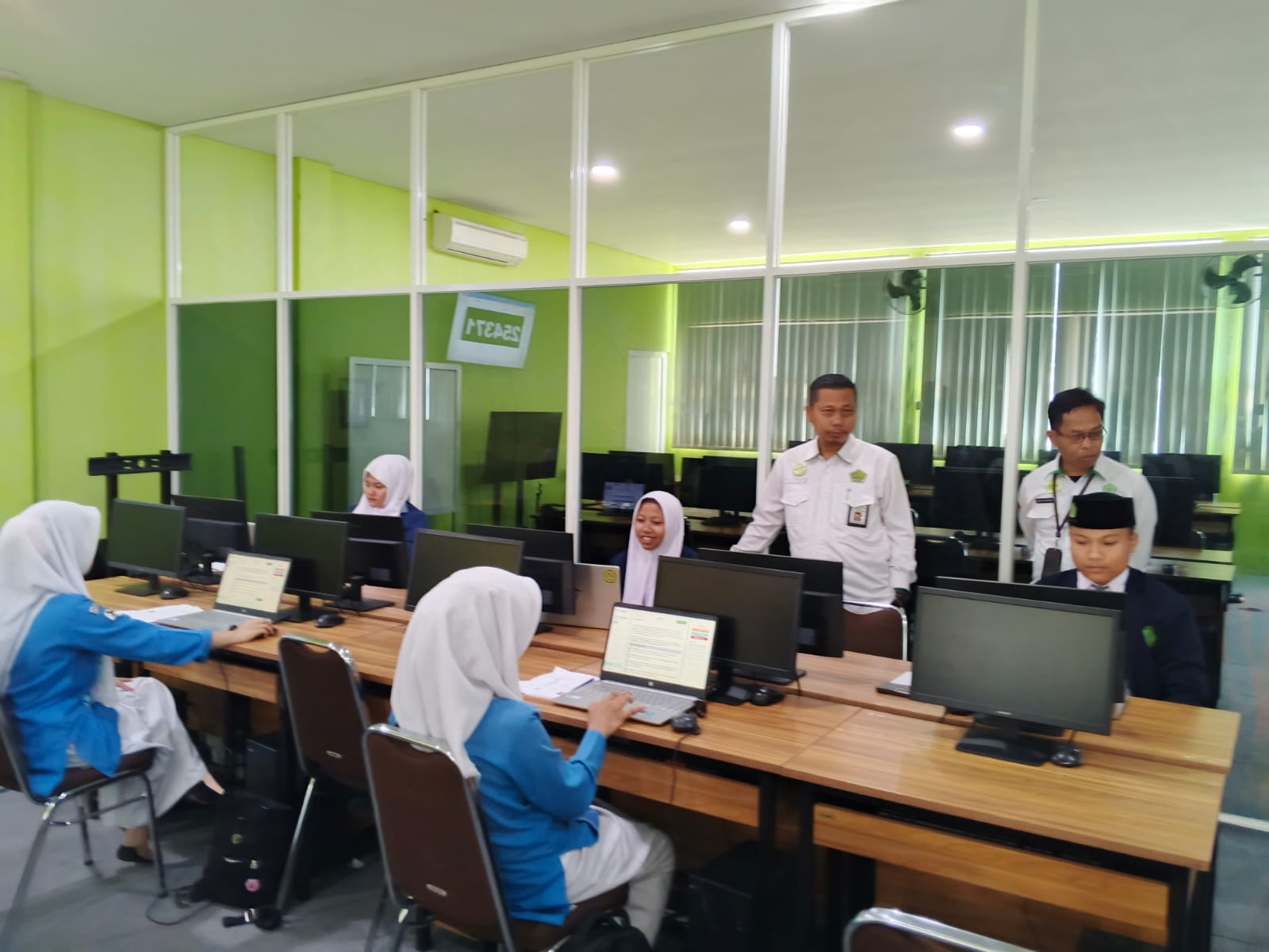 Rangking 3 Peserta Terbanyak se-Jateng, Kakankemenag Beri Apresiasi Saat Monitoring Olimpiade Madrasah Indonesia (OMI) Tingkat Kabupaten Jepara