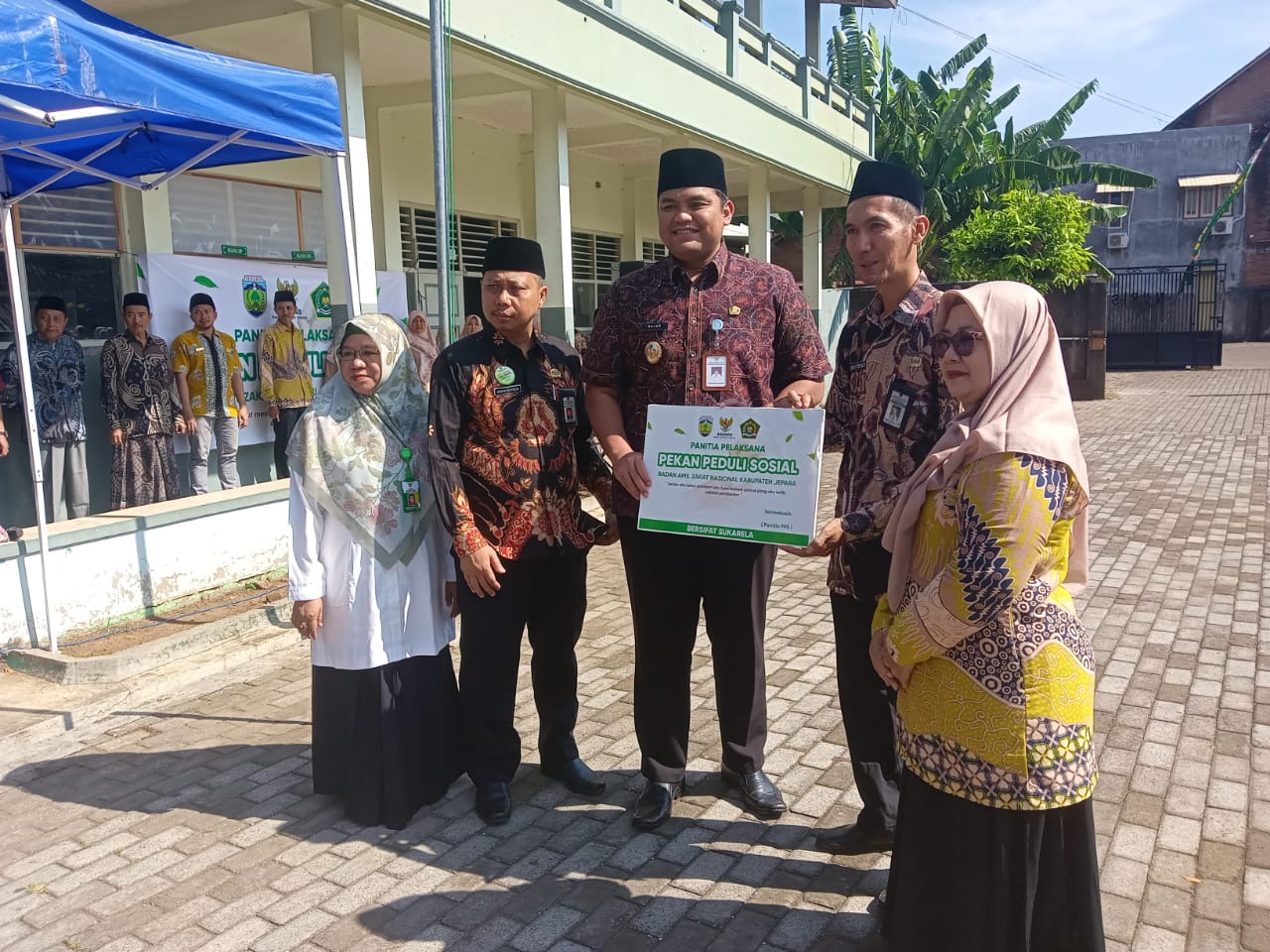 Kankemenag Jepara Dampingi Gus Wabup Jepara dalam Program Pekan Peduli Sosial BAZNAS di Lingkungan Madrasah