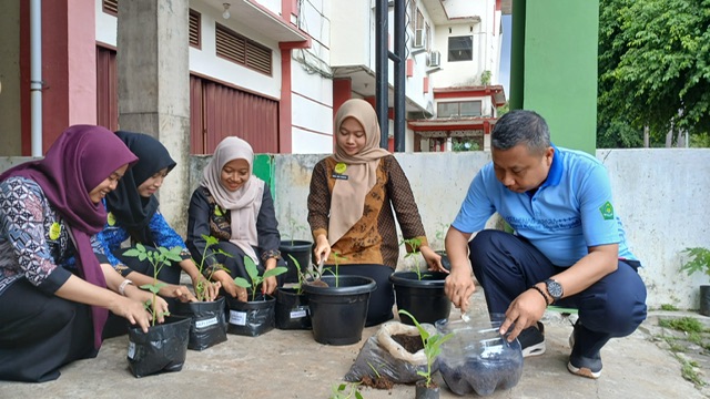 Implementasi Ekoteologi untuk Ketahanan Pangan, Kankemenag Jepara Gelar Penanaman Tumbuhan