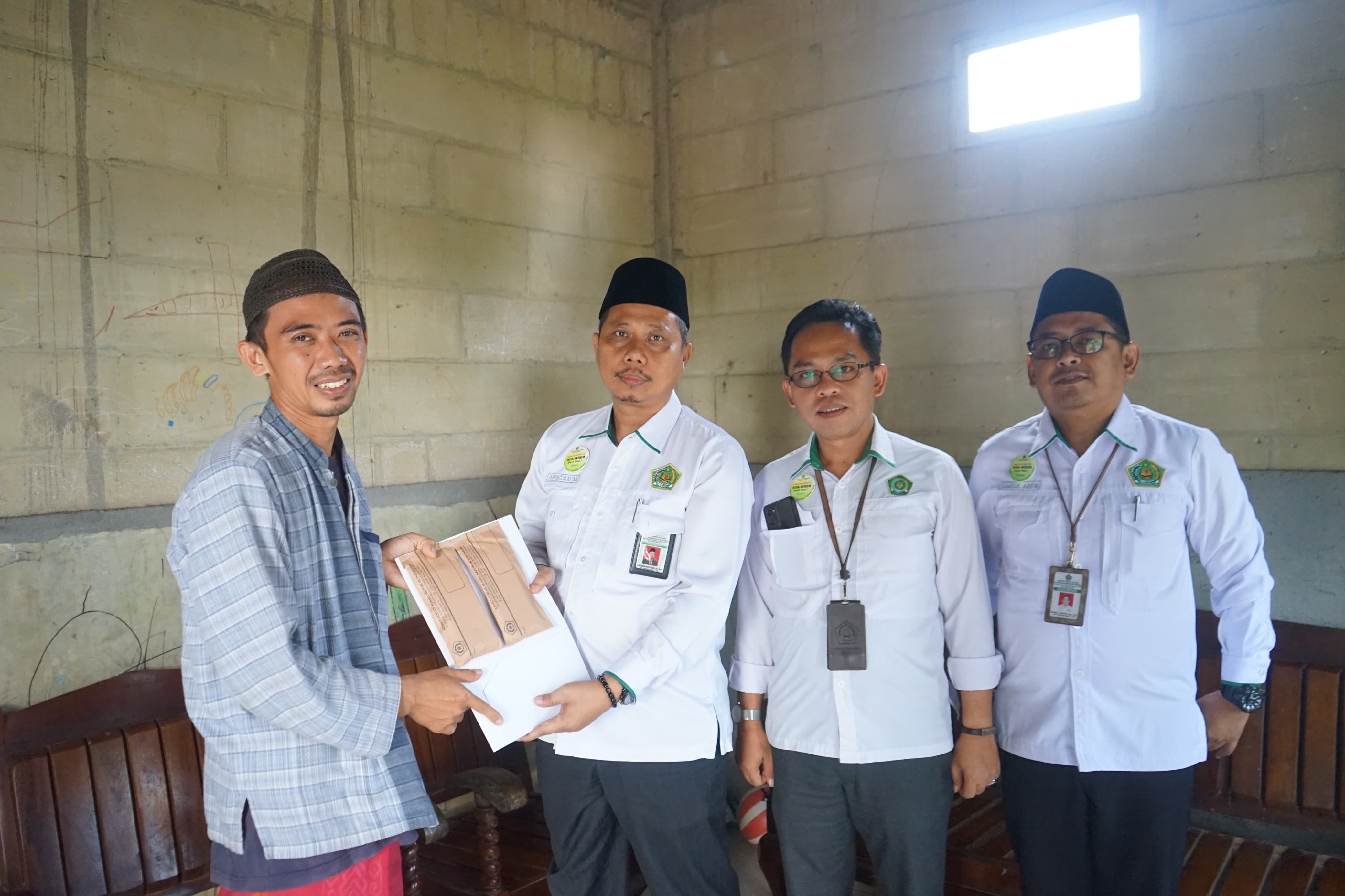 Bukti Kepedulian Sosial, UPZ Kemenag Jepara Salurkan Bantuan RTLH