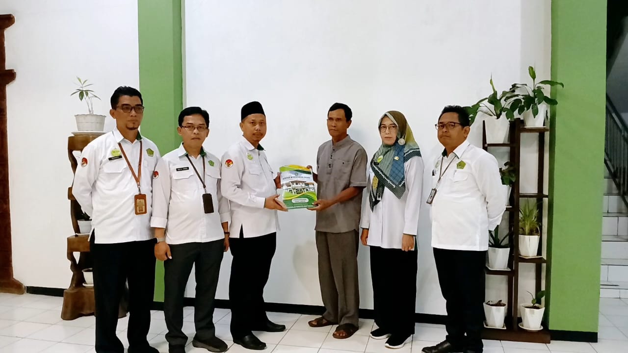 Kemenag Jepara Serahkan Bantuan RTLH kepada Masyarakat Tidak Mampu