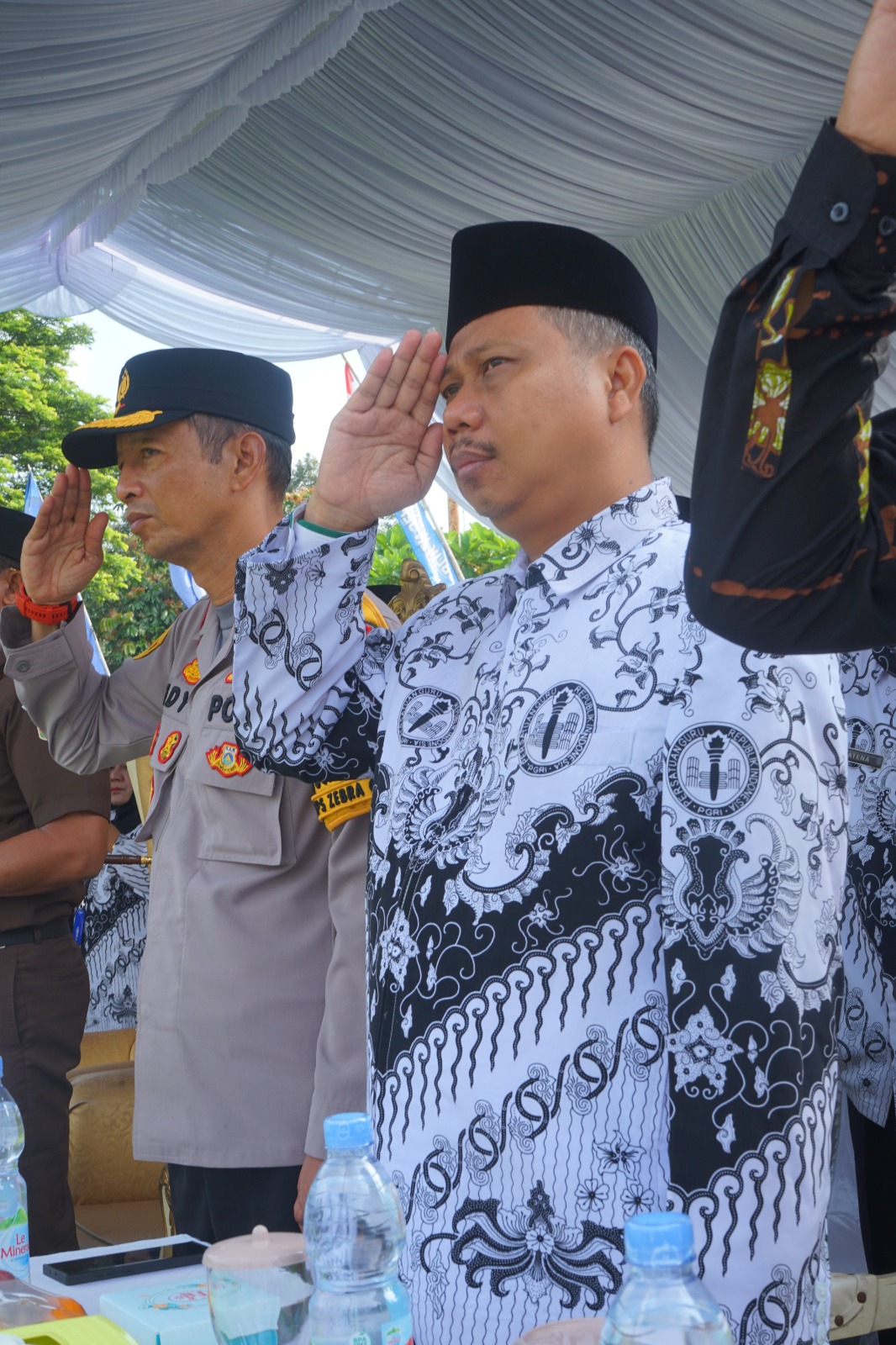 Kankemenag Jepara Mengikuti Upacara Bendera Peringatan Hari Guru Nasional dan HUT ke-80 PGRI Tahun 2025 Tingkat Kabupaten Jepara