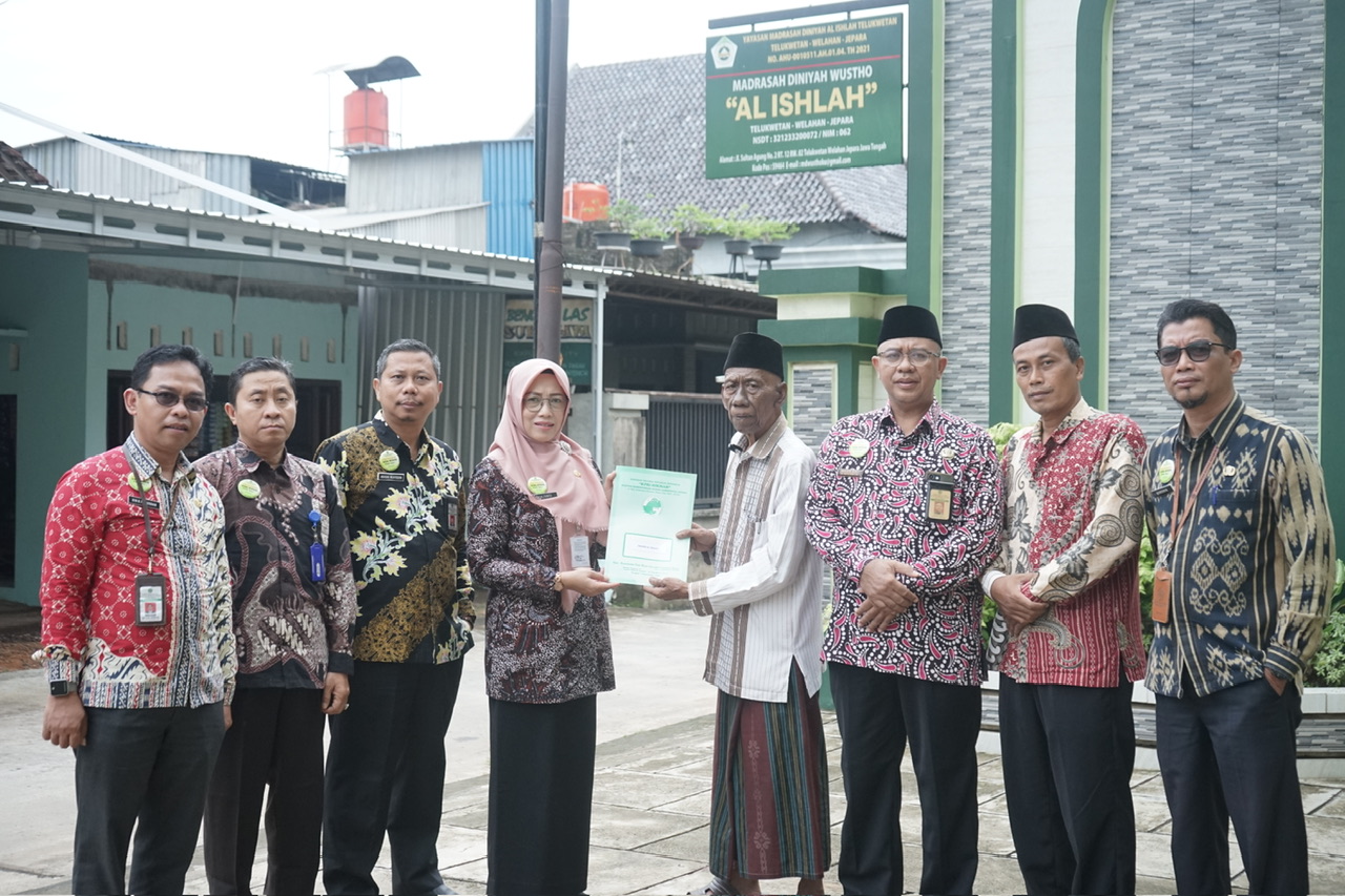 Tebar Manfaat, KPRI Hikmah Salurkan Bantuan untuk Umat dan Masyarakat