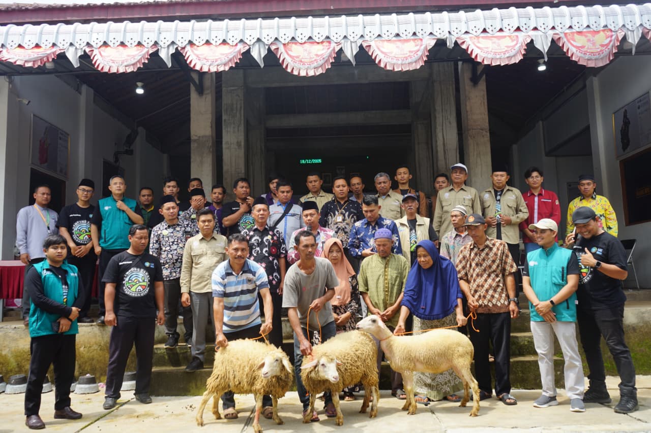 Serah Terima Program Pemberdayaan Ekonomi Kampung Zakat Kementerian Agama di Desa Damarwulan Kecamatan Keling