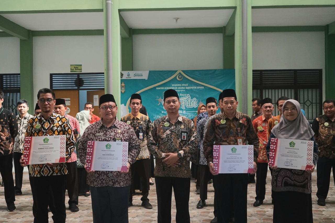 Penghargaan Kinerja: Kakankemenag Jepara Tetapkan Pegawai dengan Kinerja Terbaik, Unit Kerja Terbaik, KUA Terbaik, dan Pemberi Layanan Terbaik