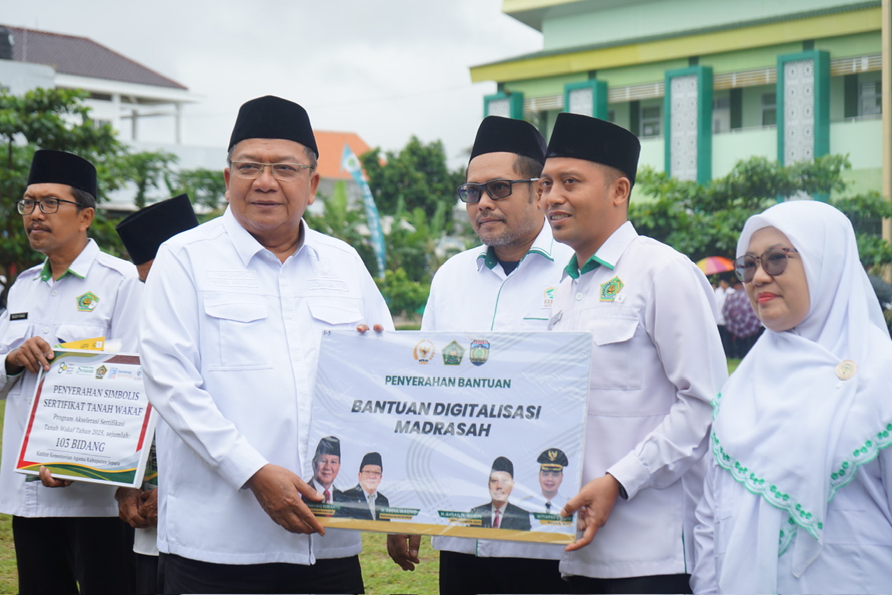 Madrasah di Jepara Terima Bantuan dari Wakil Ketua Komisi VIII DPR RI dalam Peringatan HAB ke-80 Kemenag RI