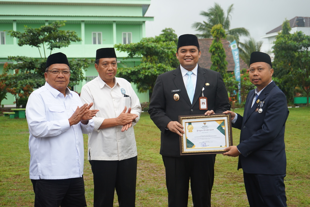 Kankemenag Jepara Raih Penghargaan BAZNAS atas Capaian ZIS ASN 100 Persen