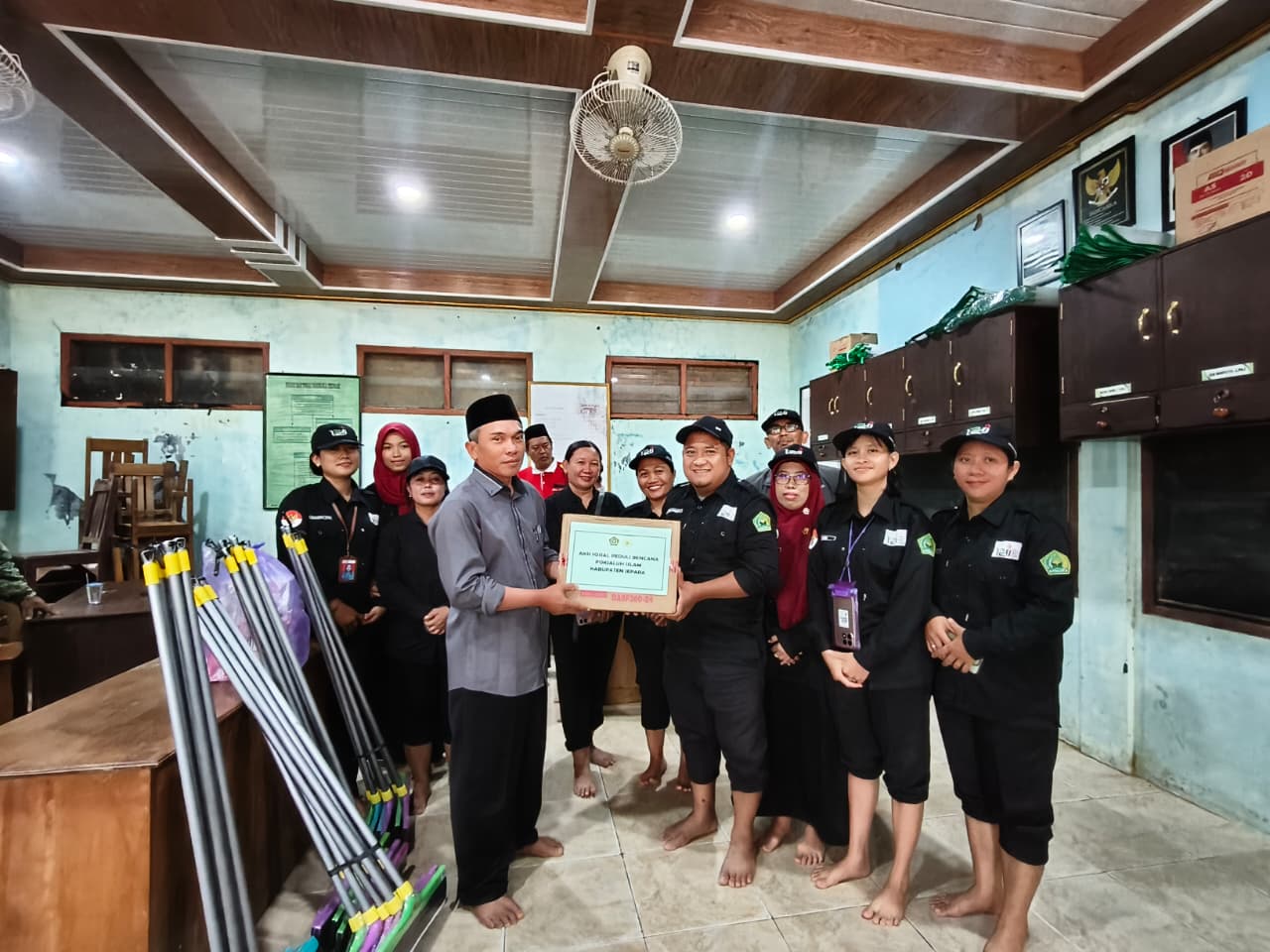 PD IPARI dan Pokjaluh Kemenag Jepara Salurkan Bantuan bagi Korban Longsor dan Banjir