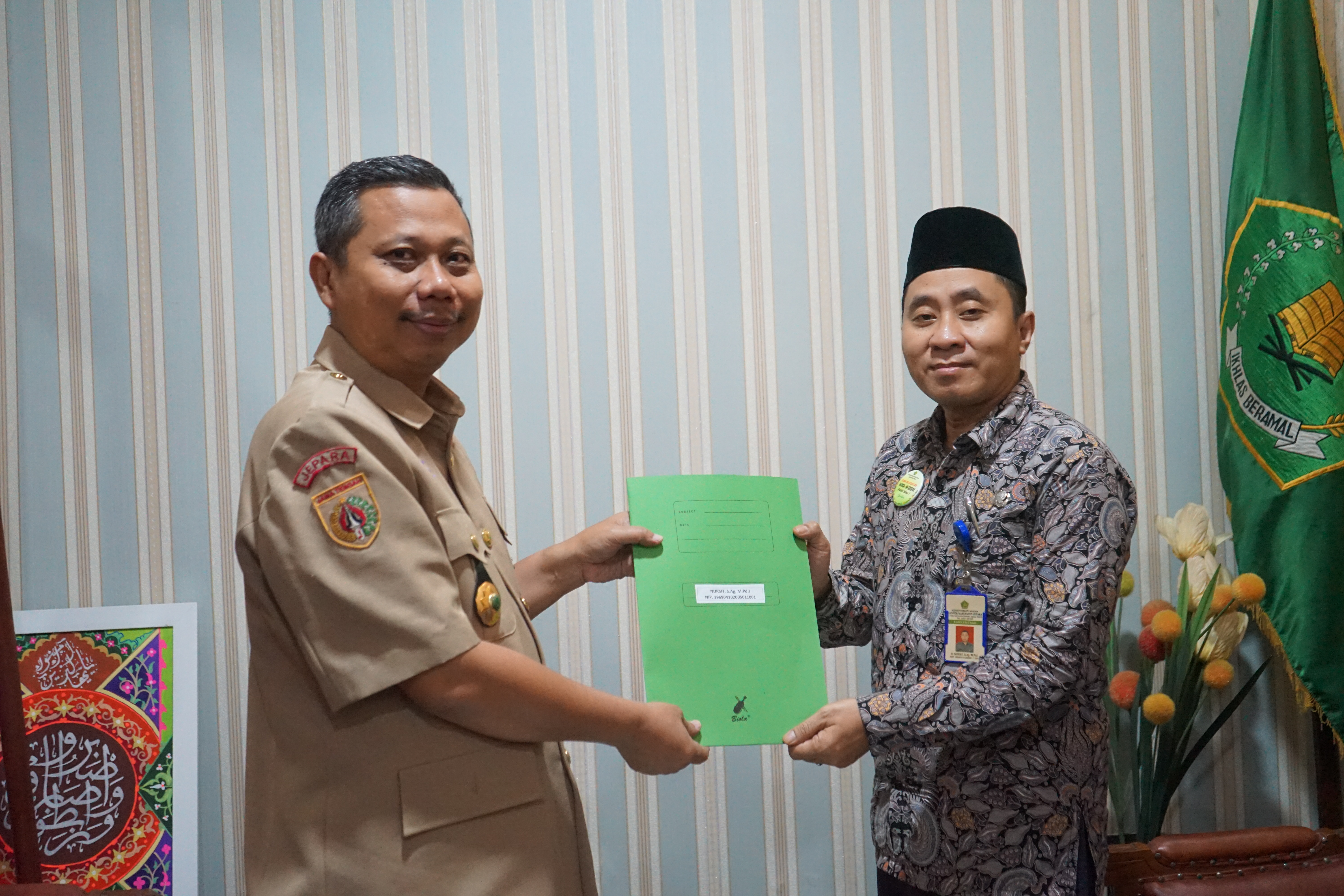 Pastikan Roda Organisasi Tetap Berjalan, KakanKemenag Jepara Serahkan SK Plh