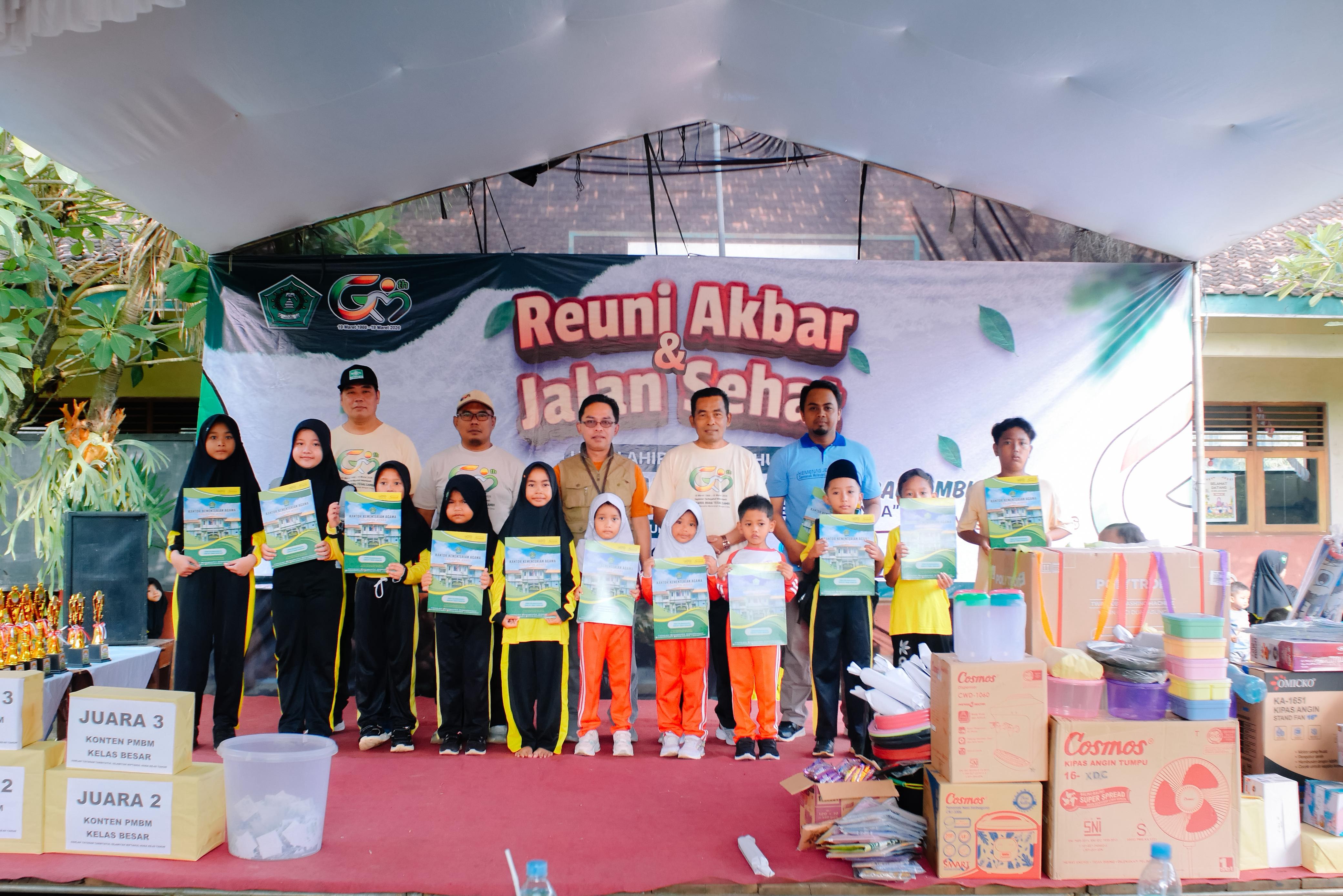 Santunan Yatama dari Kemenag Jepara Warnai Harlah ke-60 Yayasan Tarbiyatul Islamiyah Miftahul Huda Tegalsambi