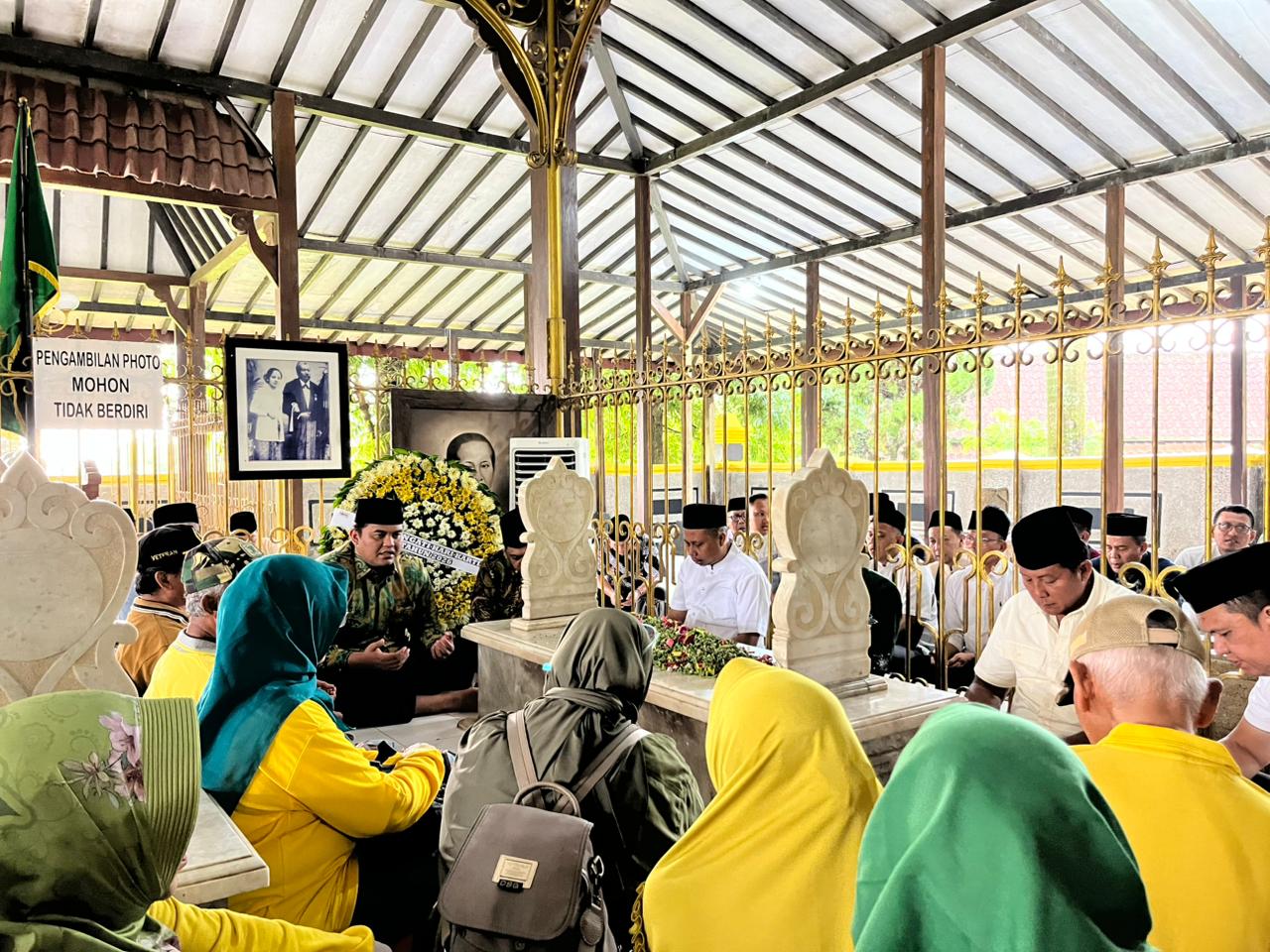 Peringati Hari Kartini, Kakankemenag bersama Forkopimda Kabupaten Jepara Ziarahi Makam RA Kartini