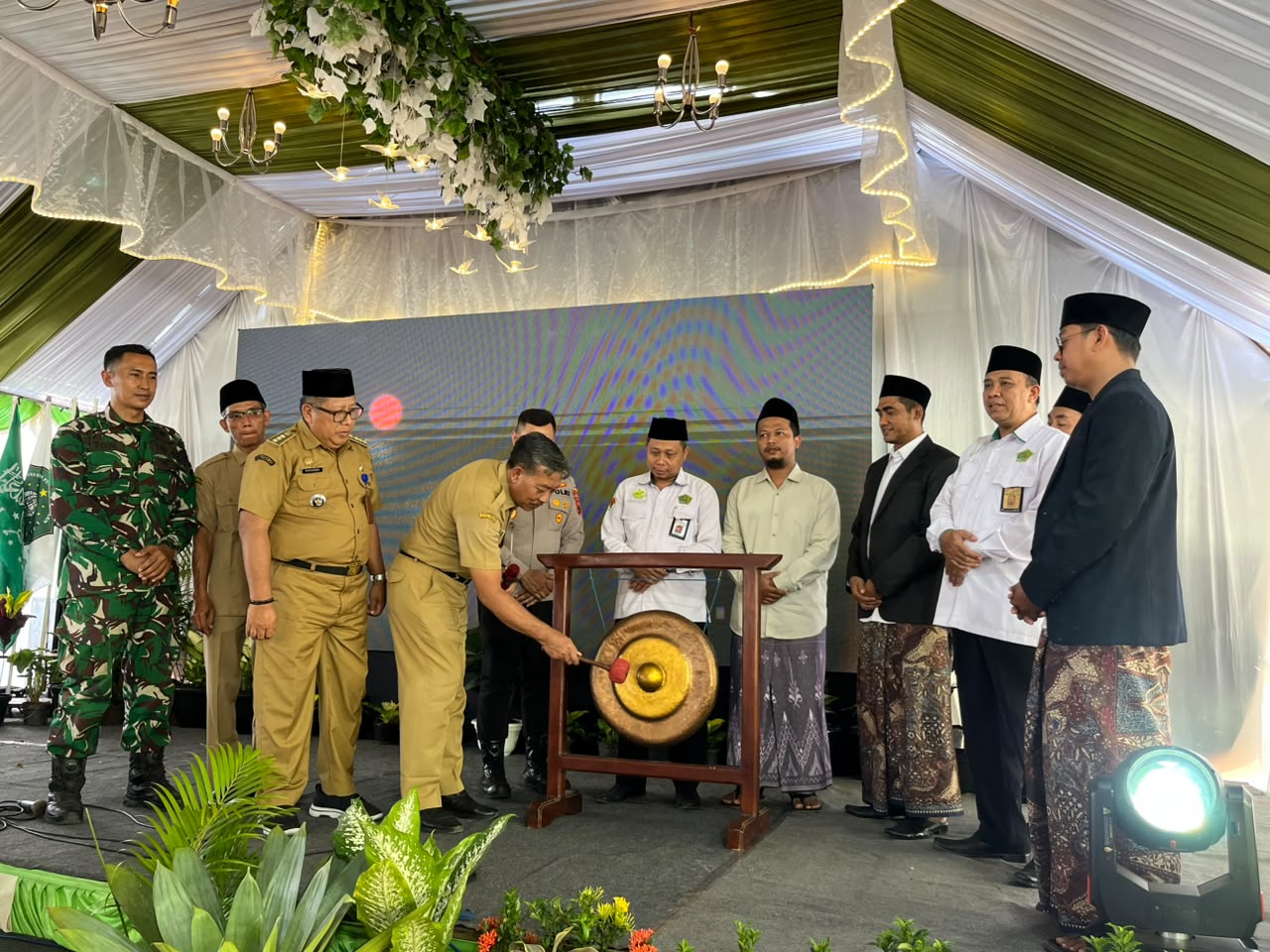 Lepas 156 Siswa, MTs Ismailiyyah Nalumsari Luncurkan Program Green and Clean Madrasah
