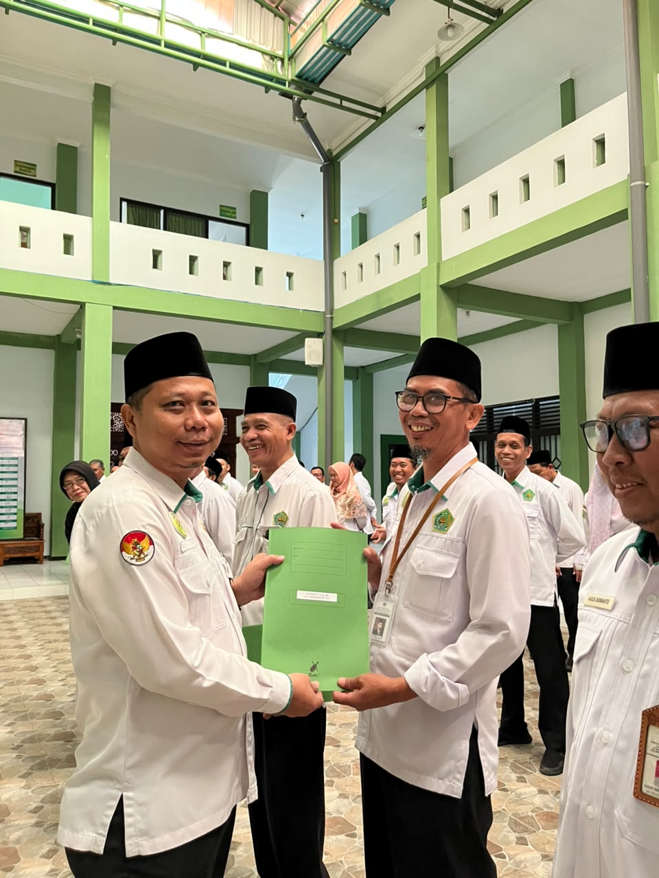 Penyerahan SK Pensiun dan Kenaikan Pangkat ASN Kemenag Jepara, KakanKemenag Apresiasi Pengabdian dan Dorong Peningkatan Kompetensi