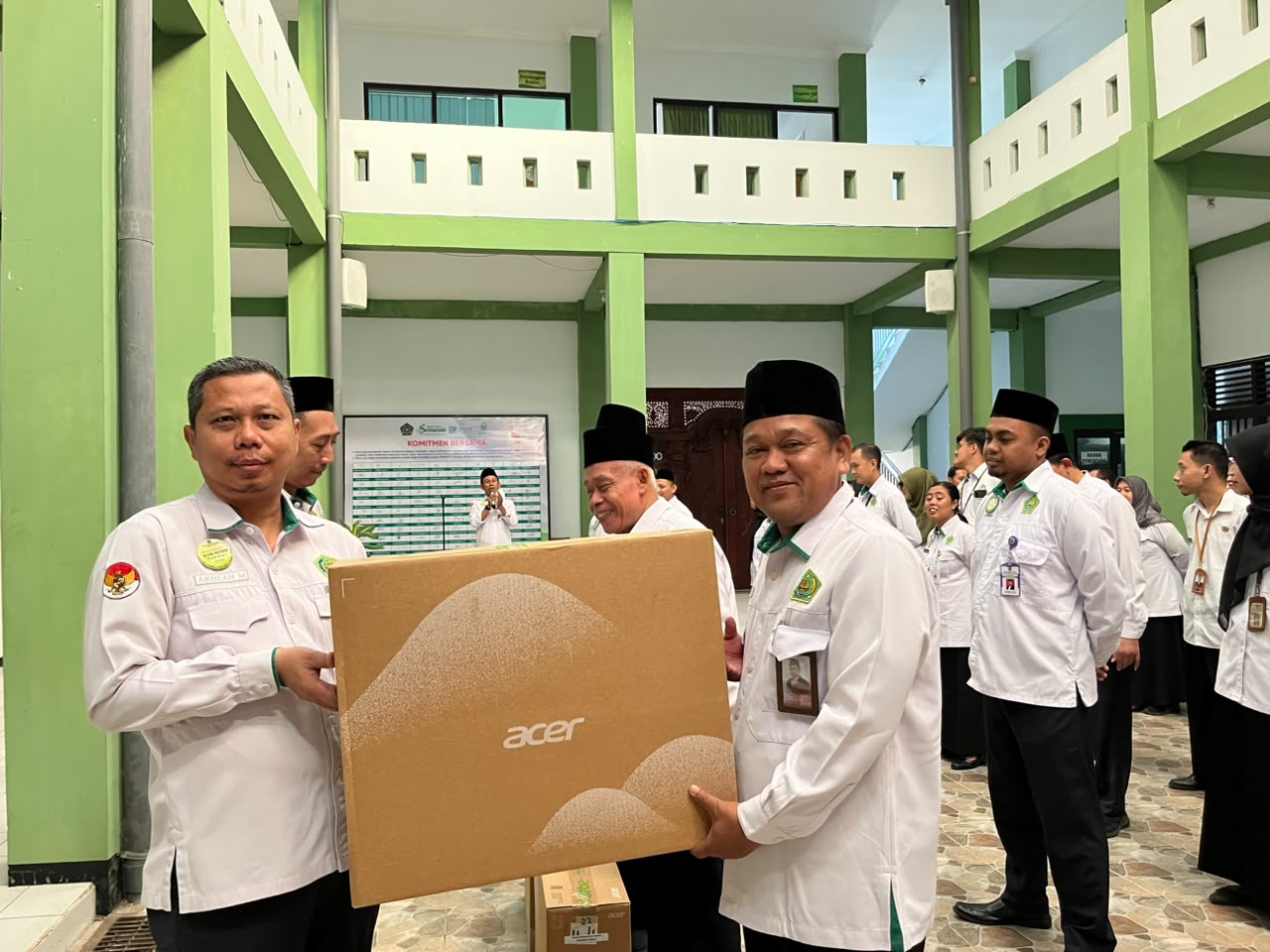 Pelayanan Masyarakat Semakin Optimal, Tiga KUA di Jepara Terima Bantuan Perangkat Komputer